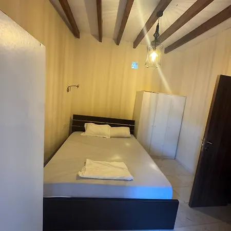 Cozy With Fireplace Apartman Marathounta