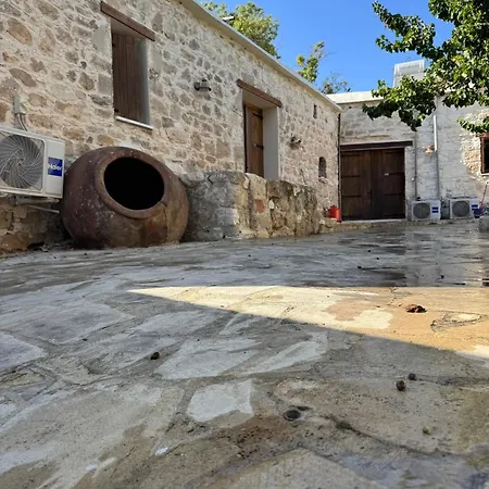 Cozy With Fireplace דירה Marathounta